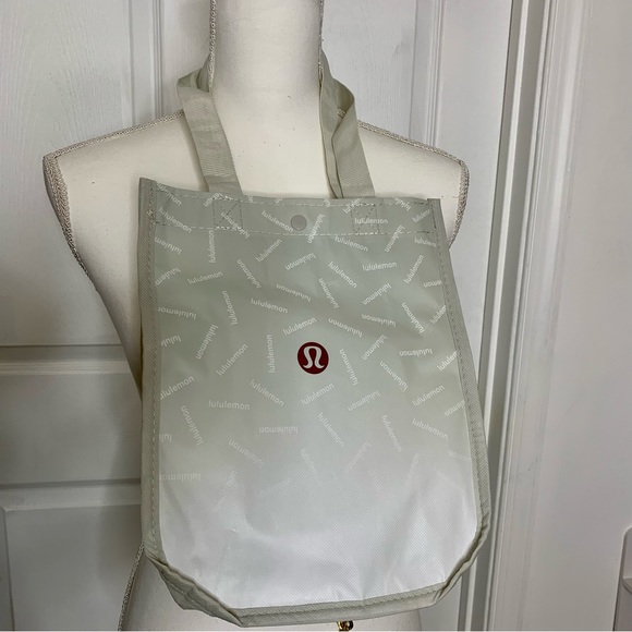 Lululemon Limited Edition Black Everywhere Belt Bag 1L Large Logo Sold Out - Picture 16 of 16